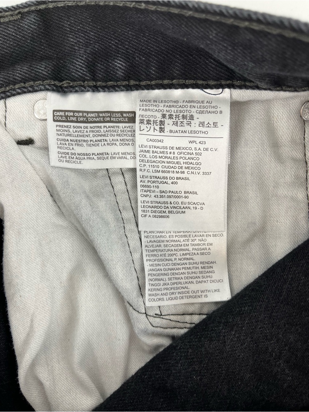 Levi’s 505 Men's regular-fit straight-leg jeans washed black denim 36”W - Picture 7 of 16